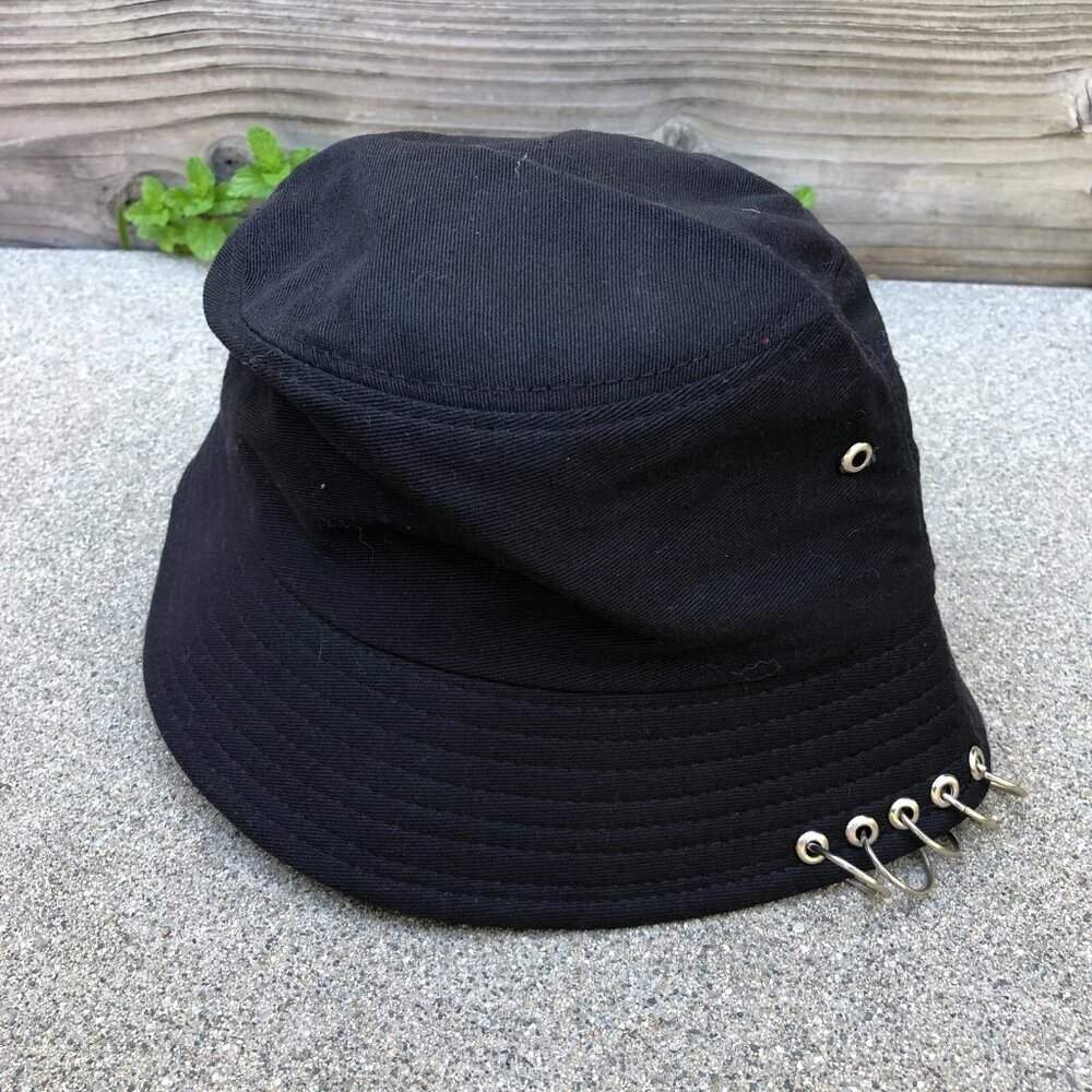 Women's Goth Bucket Hat Black 100% Cotton Rings Cap One Size​​